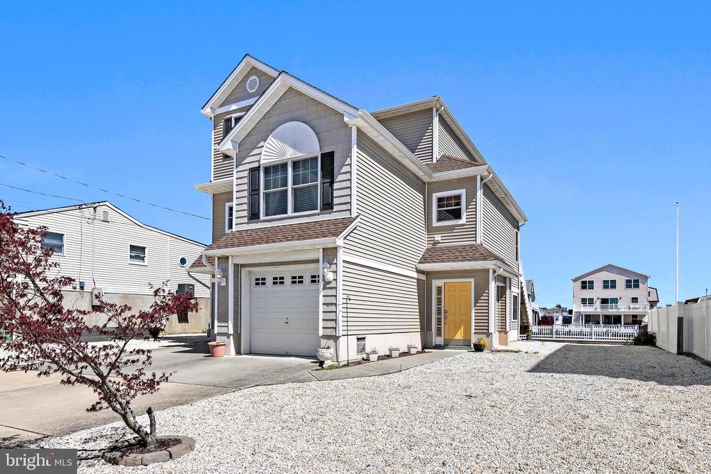 109 E POTOMAC DRIVE