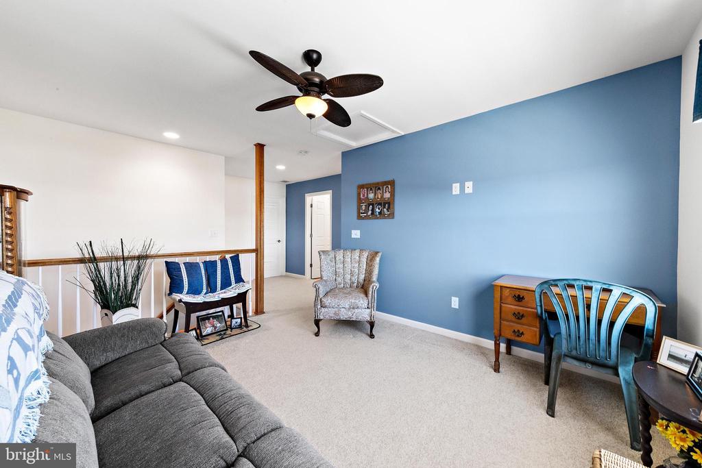 109 E POTOMAC DRIVE