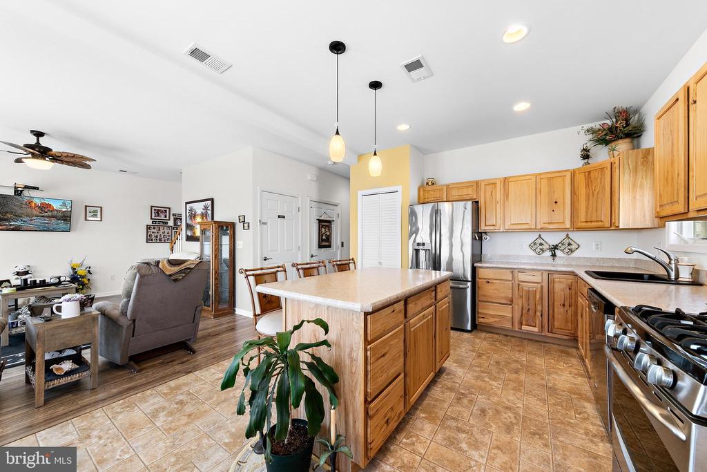 109 E POTOMAC DRIVE