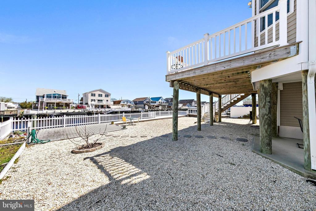 109 E POTOMAC DRIVE