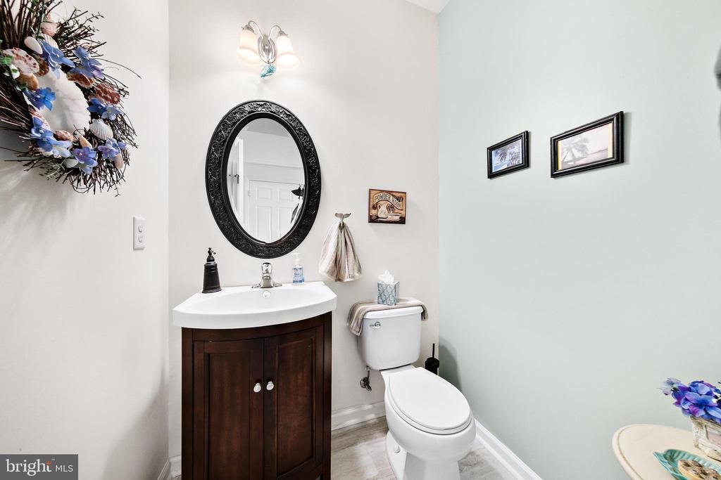 109 E POTOMAC DRIVE