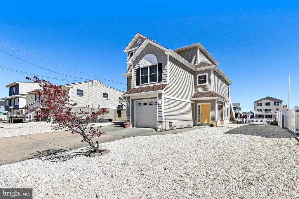 109 E POTOMAC DRIVE