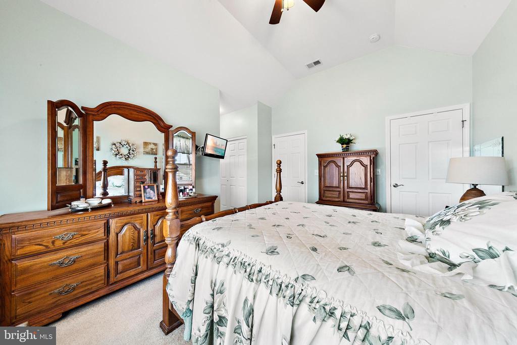 109 E POTOMAC DRIVE
