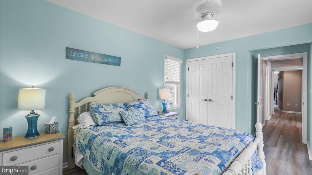 21 W Bayberry Dr