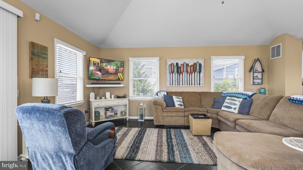 21 W Bayberry Dr