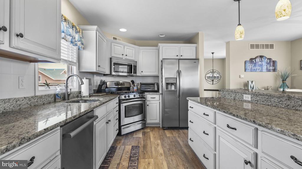 21 W Bayberry Dr