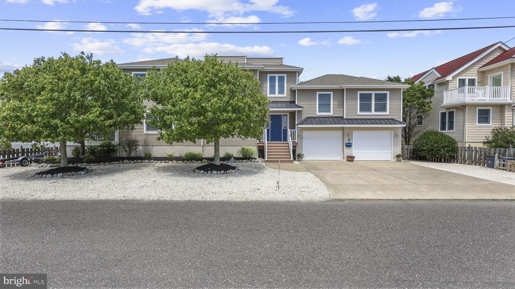 21 W Bayberry Dr