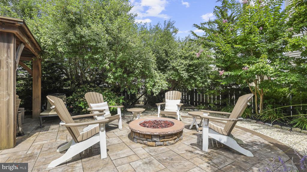 21 W Bayberry Dr