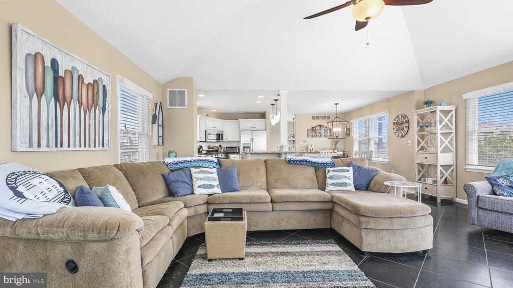 21 W Bayberry Dr