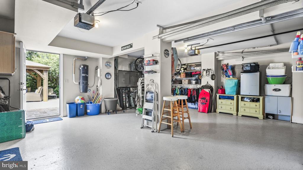 21 W Bayberry Dr