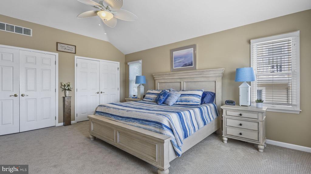 21 W Bayberry Dr