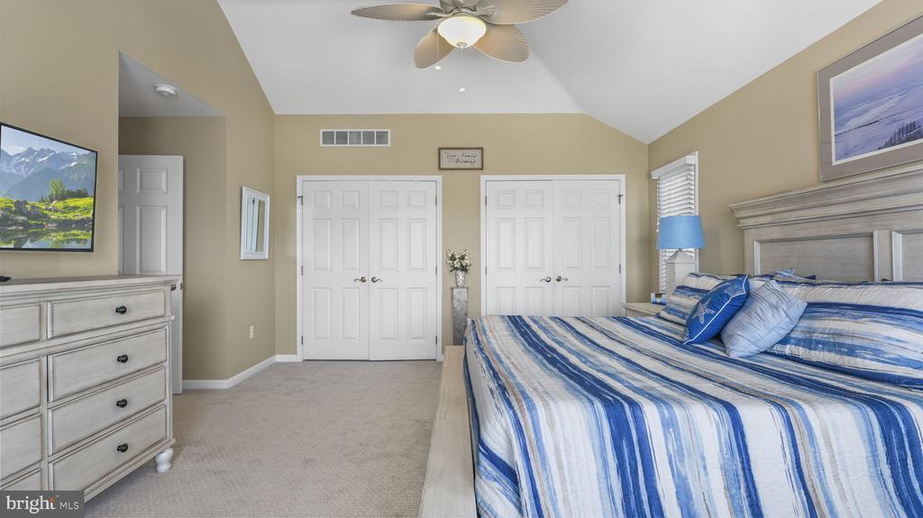 21 W Bayberry Dr