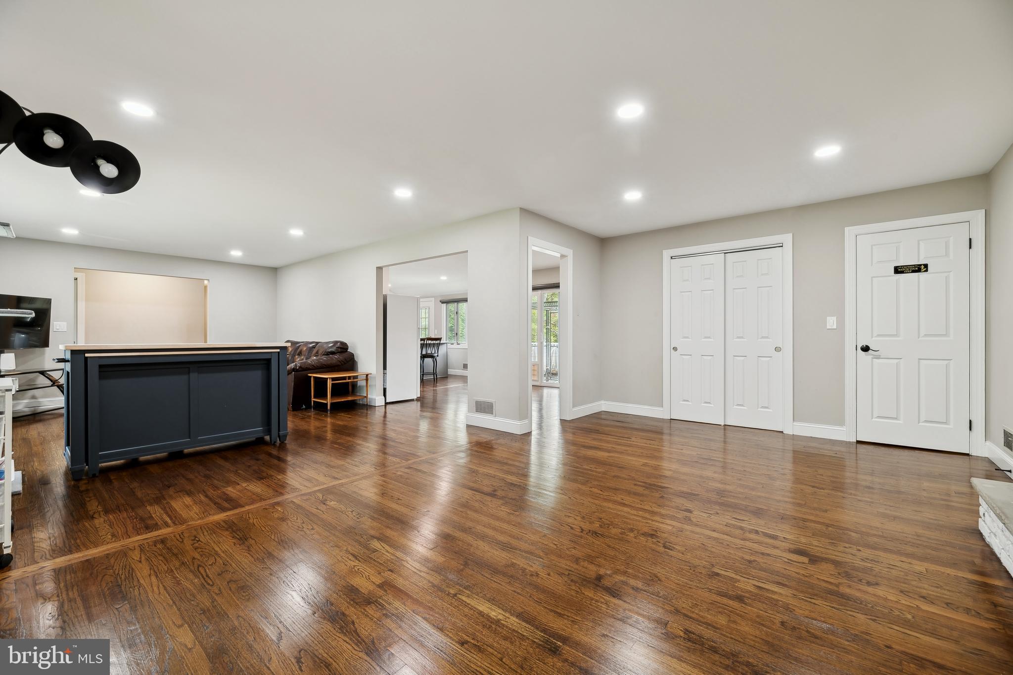 102 JAMESTOWN RD