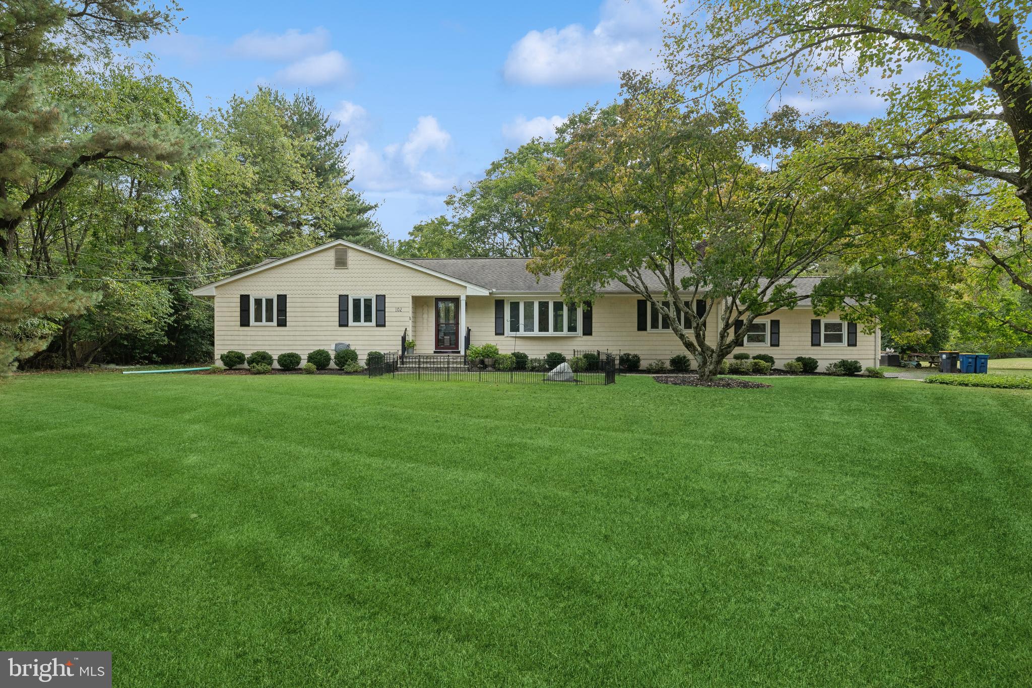 102 JAMESTOWN RD
