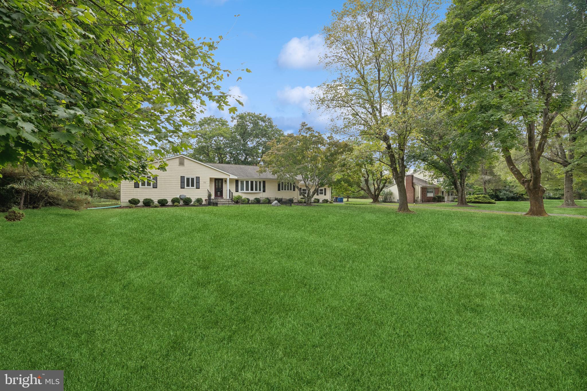 102 JAMESTOWN RD