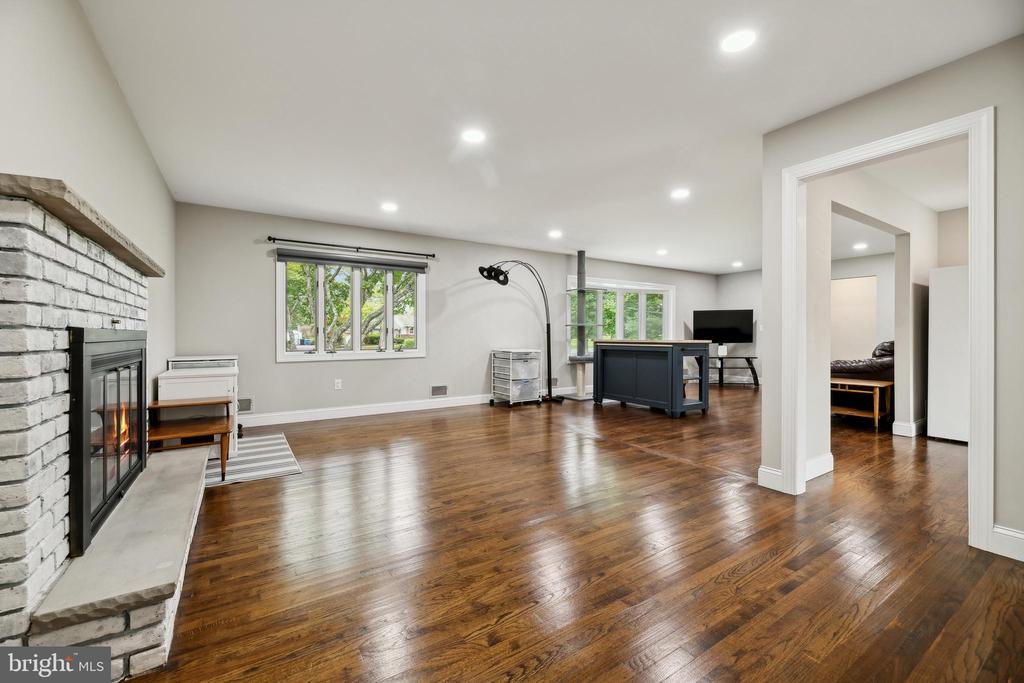 102 JAMESTOWN RD