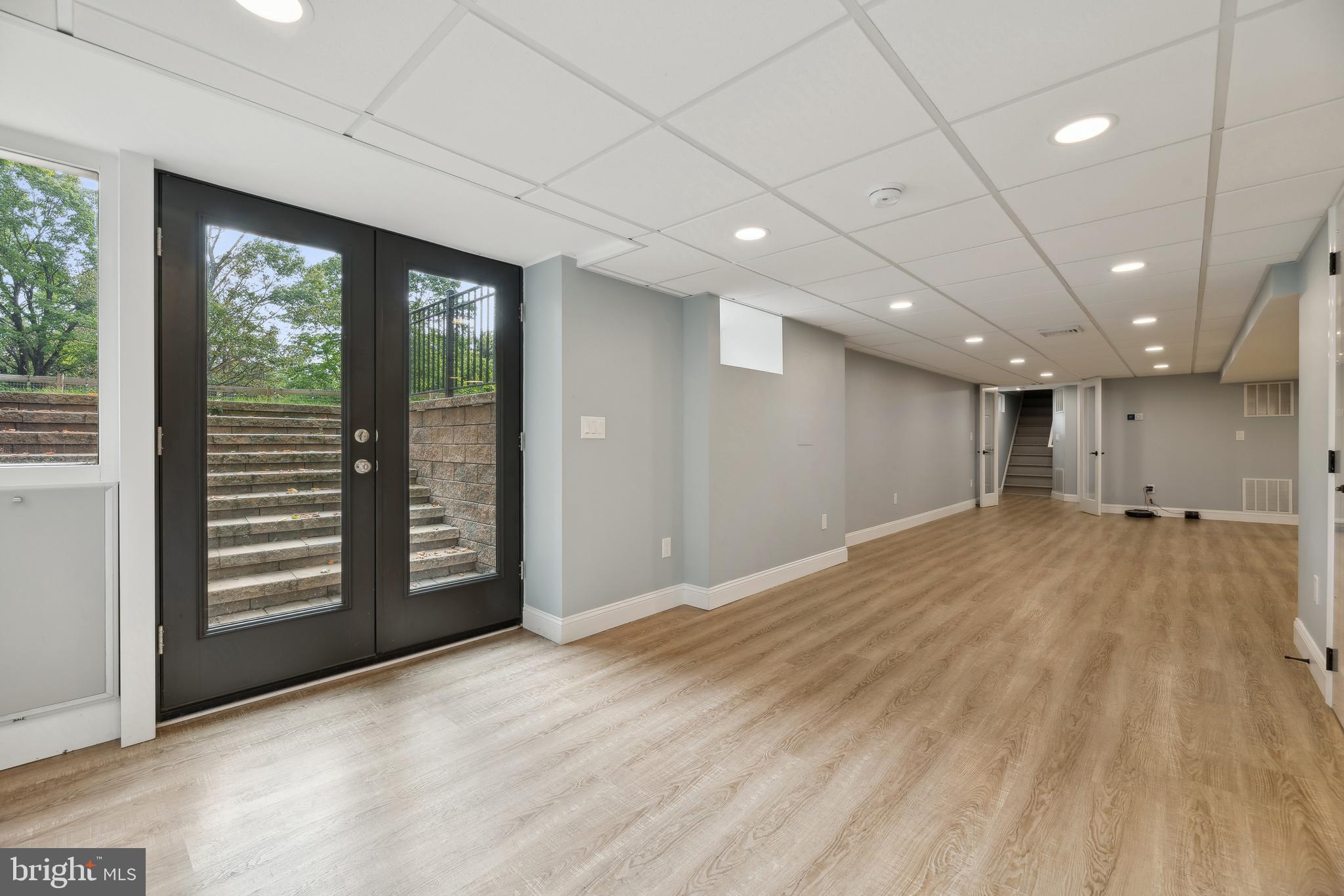 102 JAMESTOWN RD