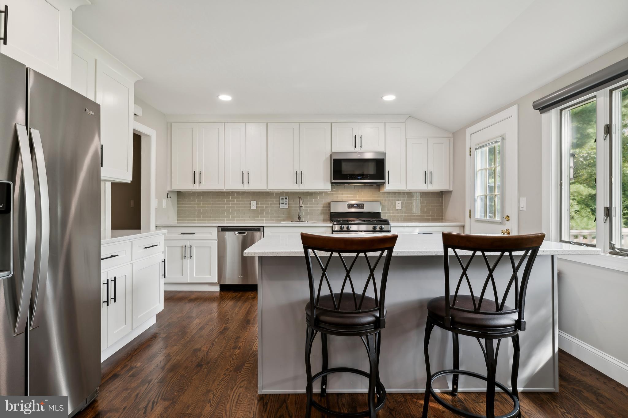 102 JAMESTOWN RD