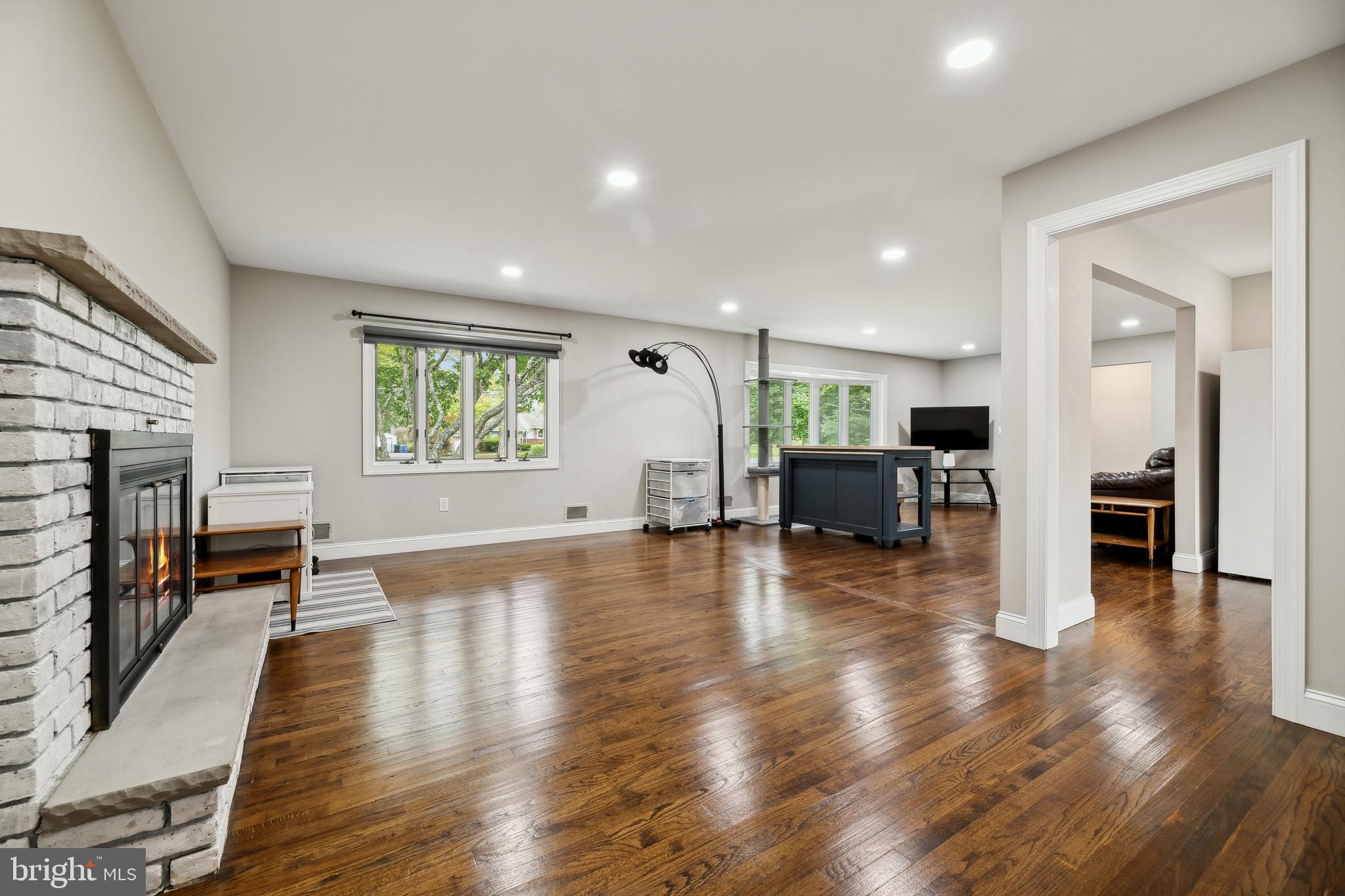 102 JAMESTOWN RD