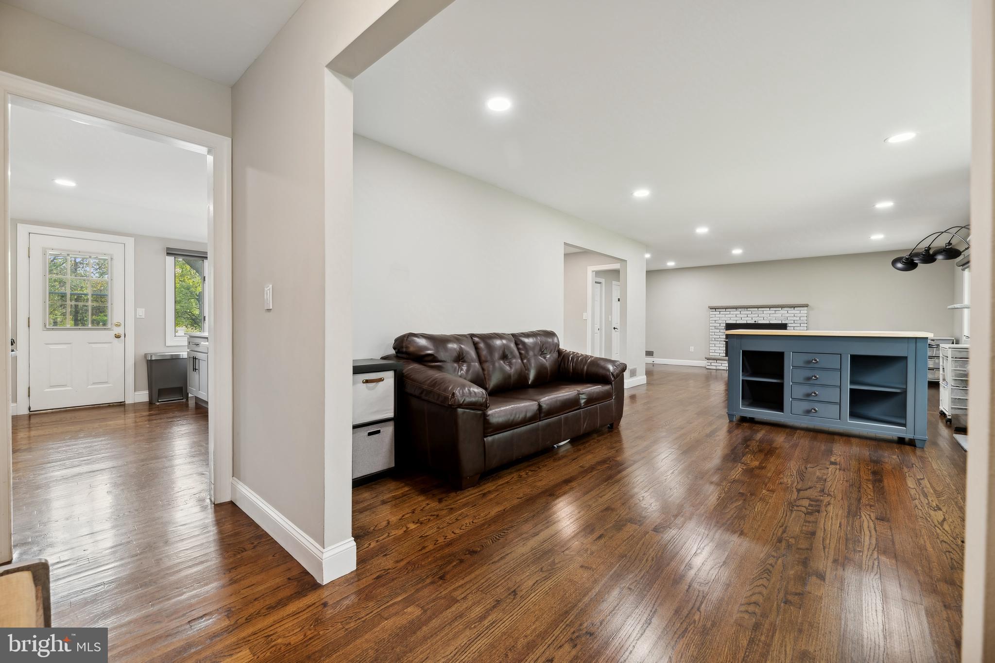102 JAMESTOWN RD