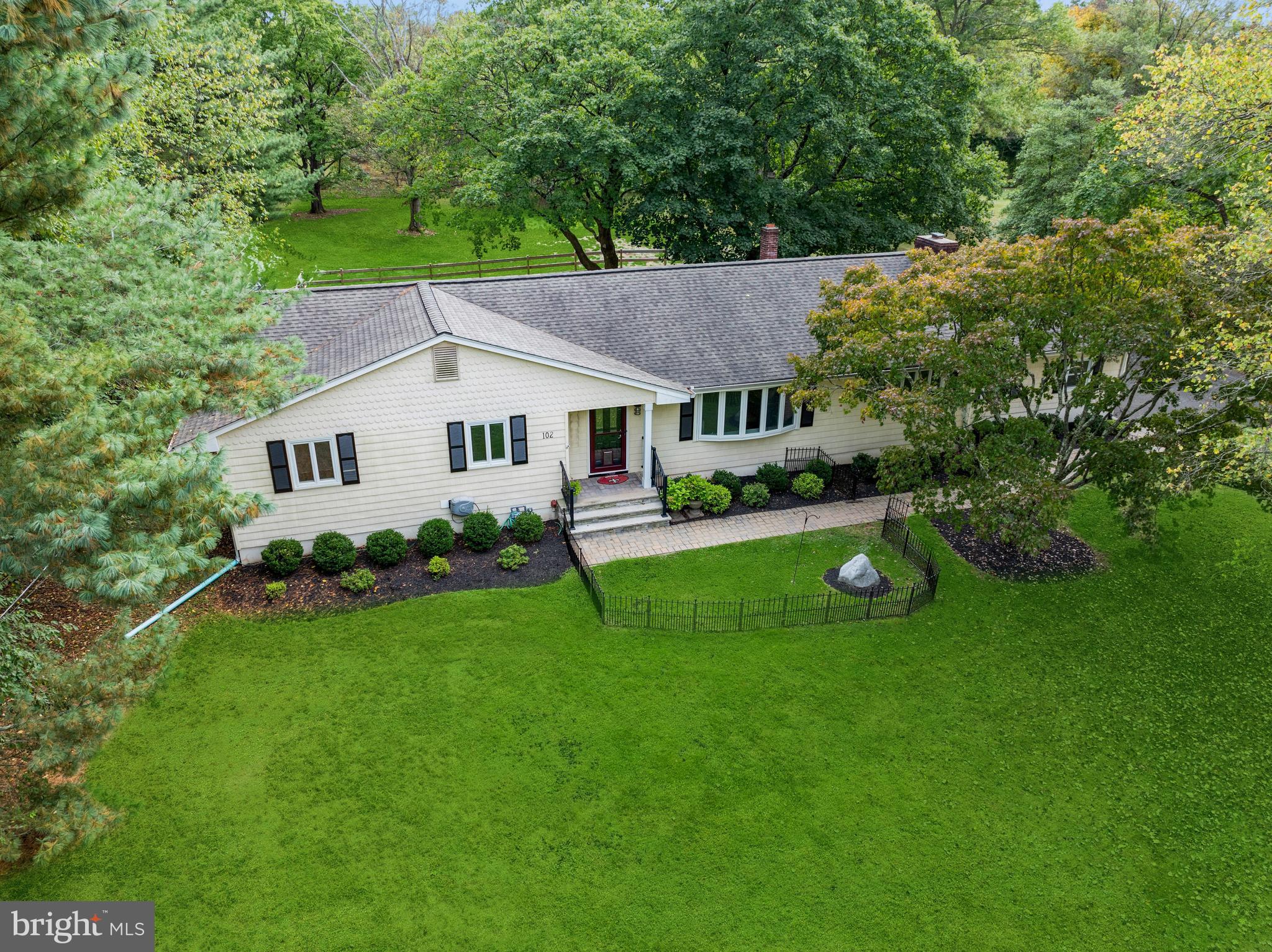 102 JAMESTOWN RD