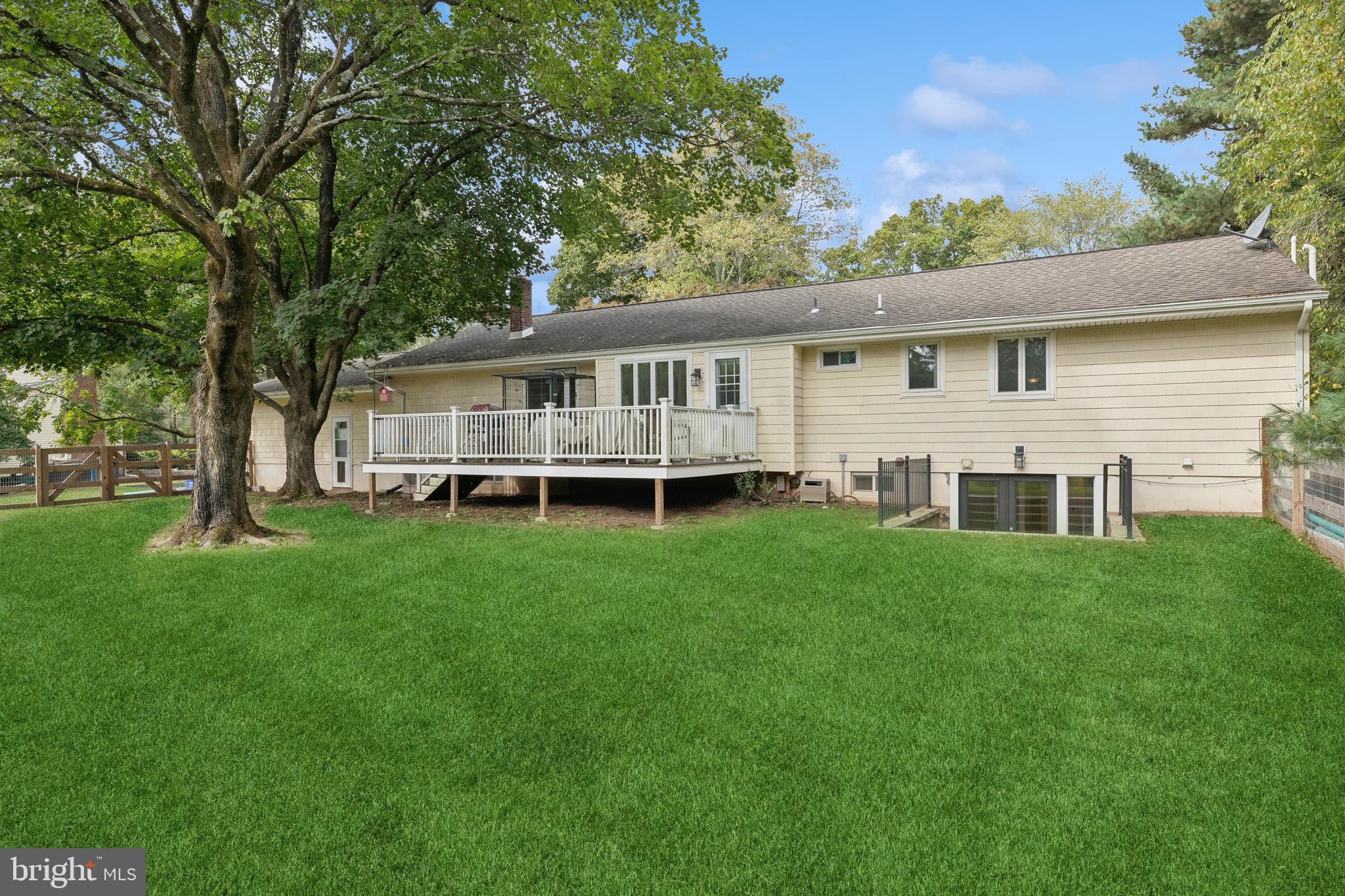 102 JAMESTOWN RD