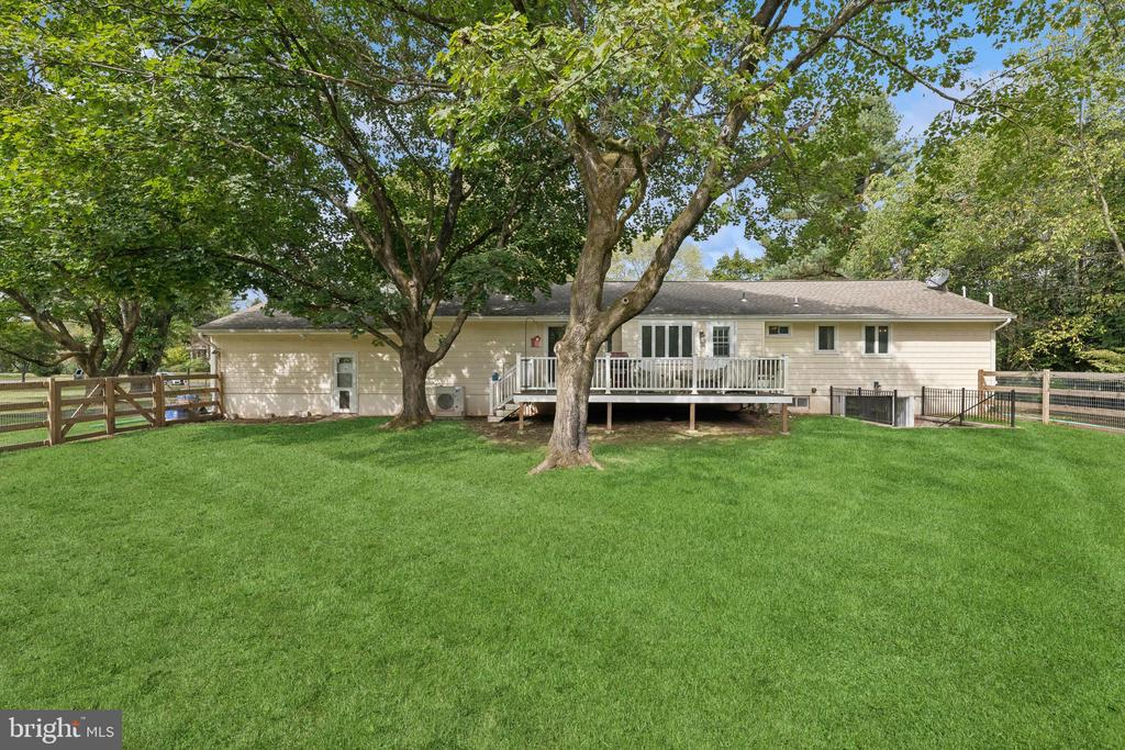 102 JAMESTOWN RD