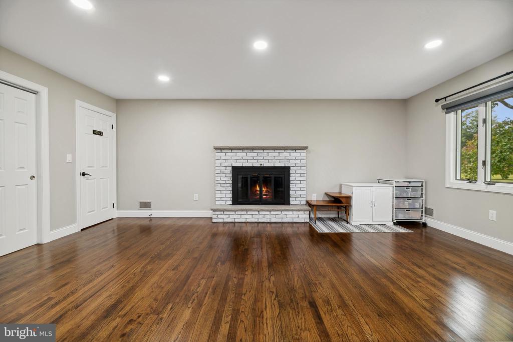 102 JAMESTOWN RD