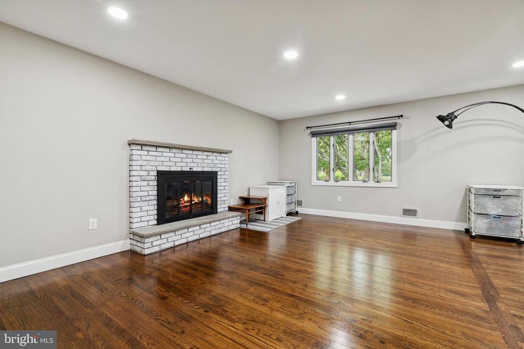 102 JAMESTOWN RD