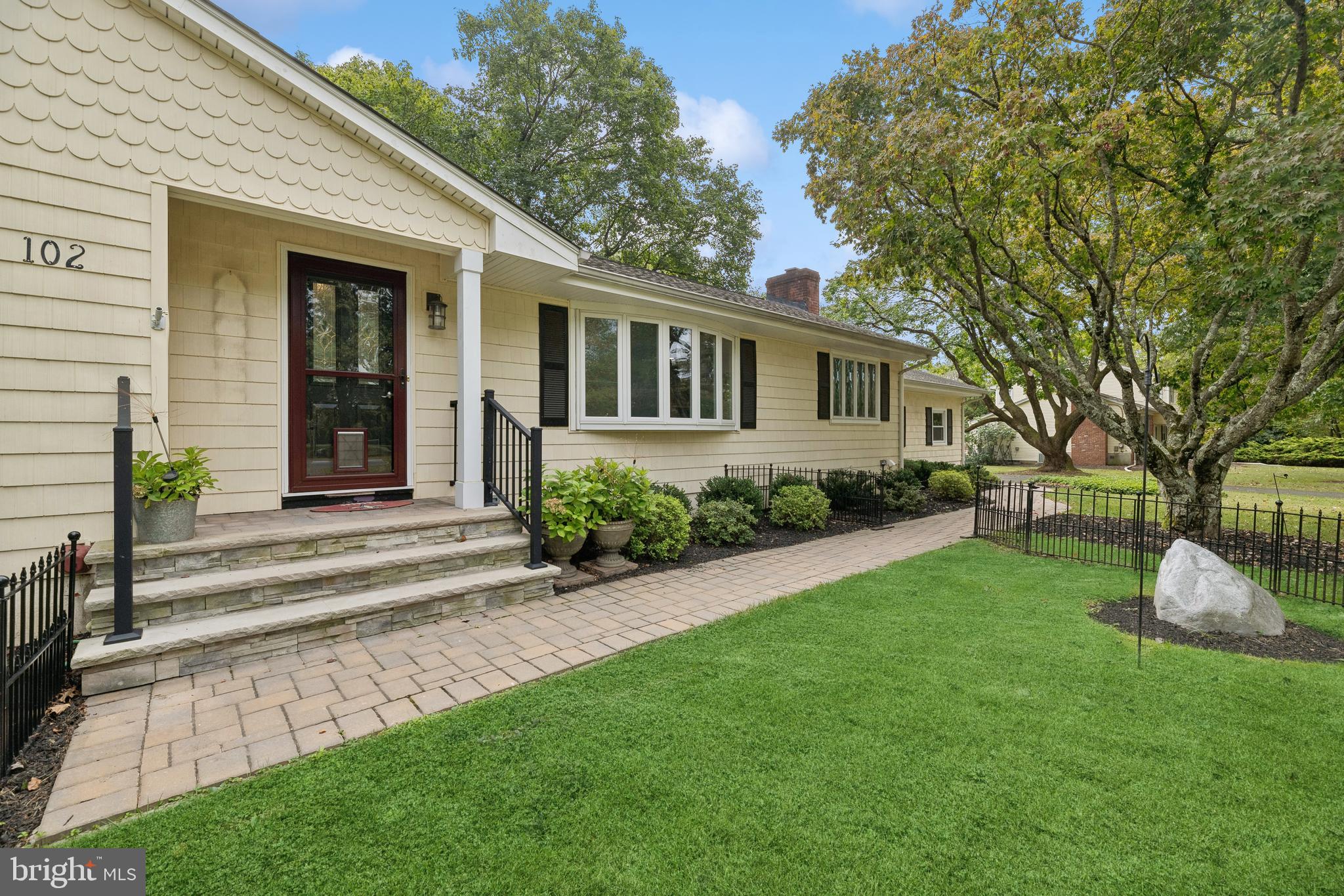 102 JAMESTOWN ROAD