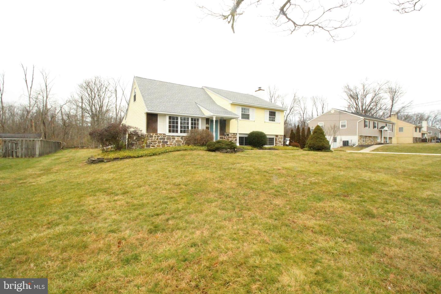 419 Merion Dr