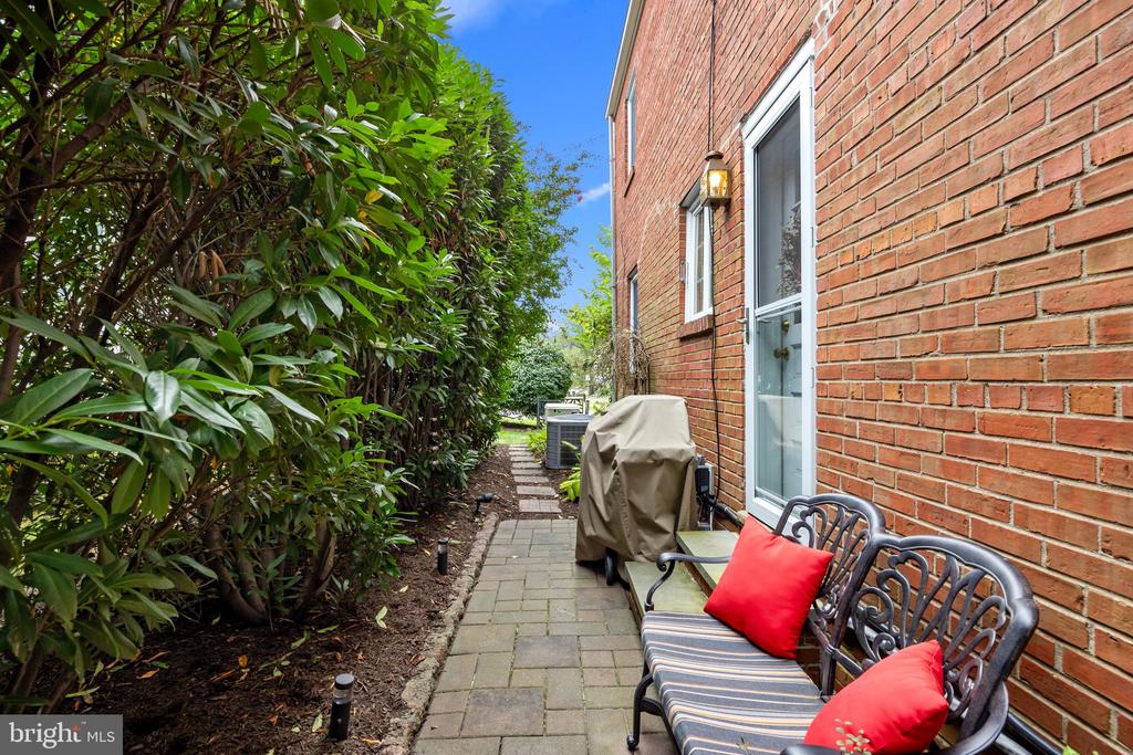 400 W Palmer St