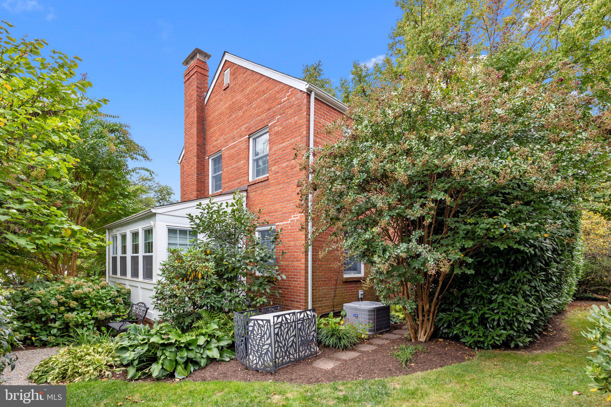 400 W Palmer St
