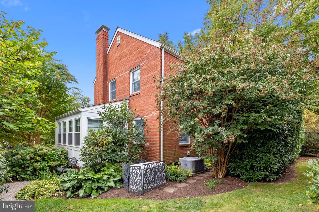 400 W Palmer St
