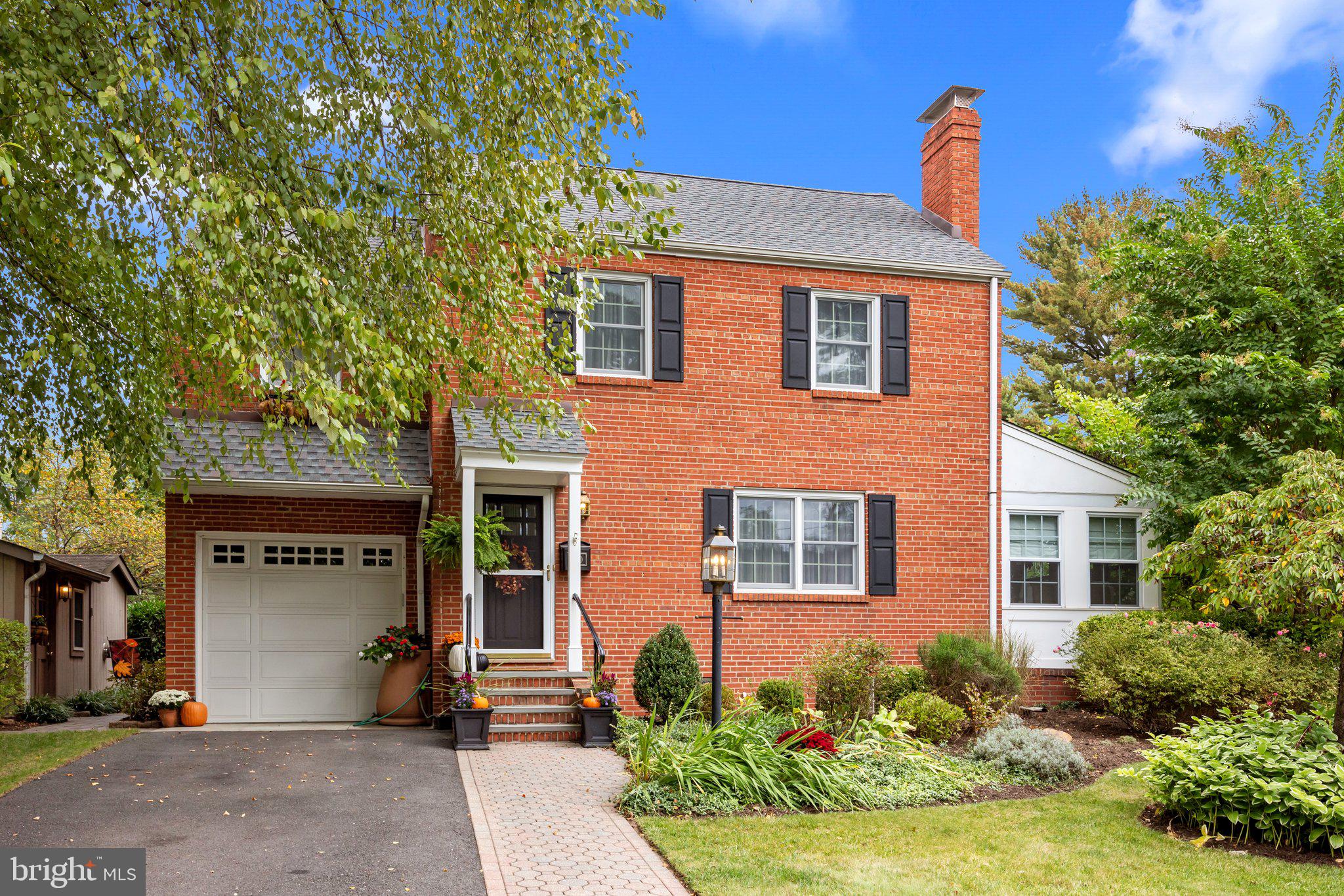 400 W Palmer St