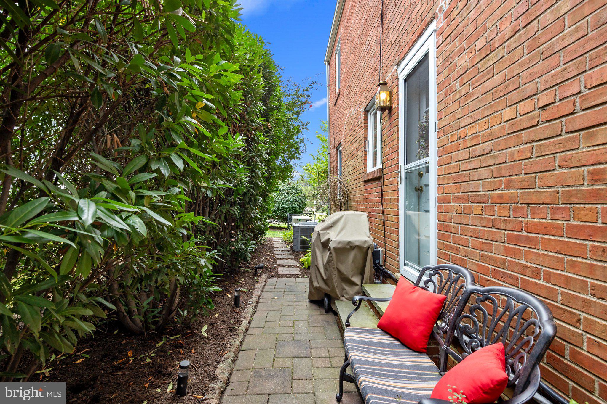 400 W Palmer St