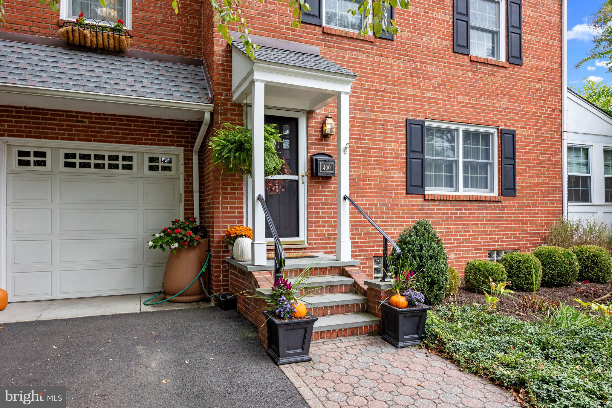 400 W Palmer St