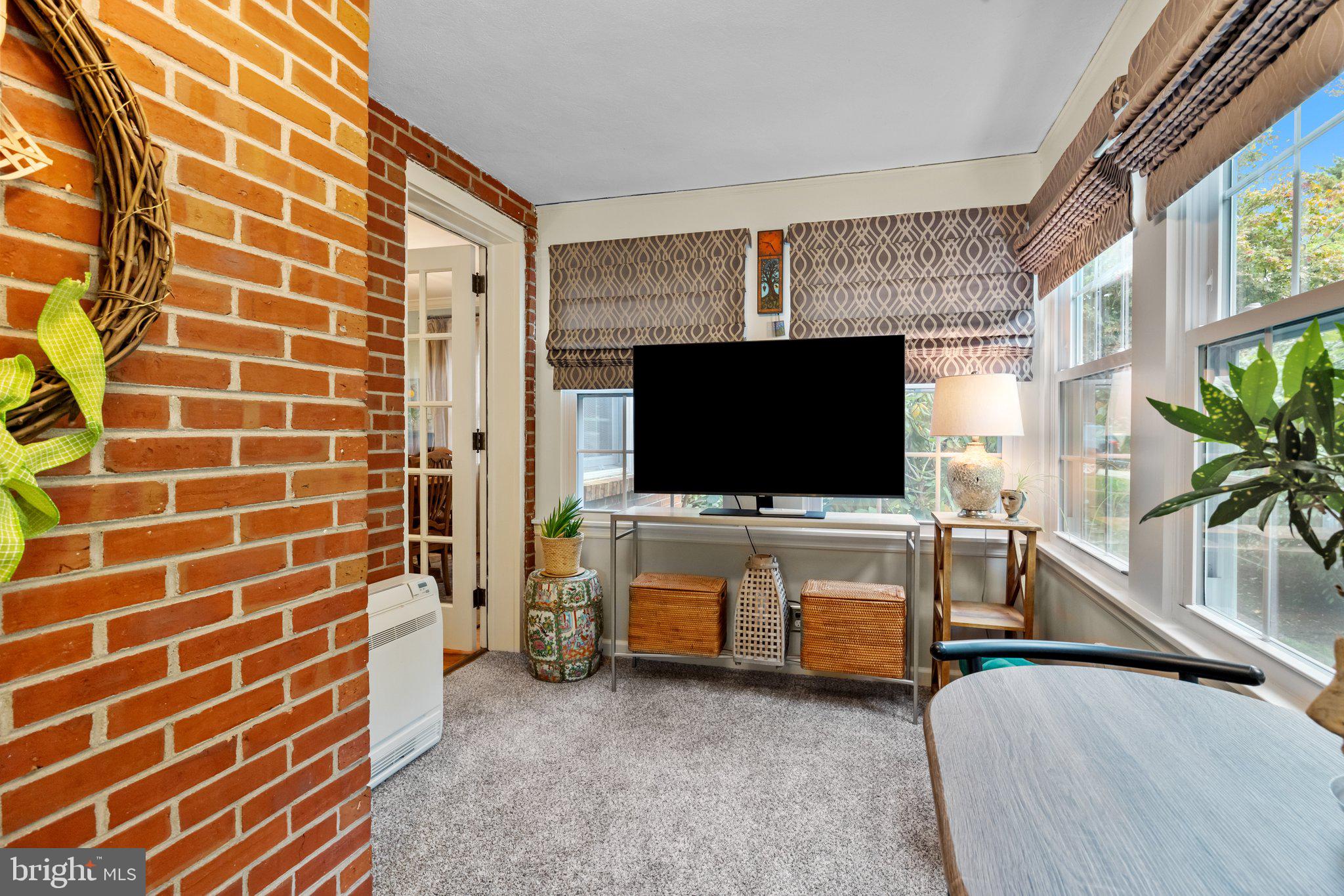 400 W Palmer St