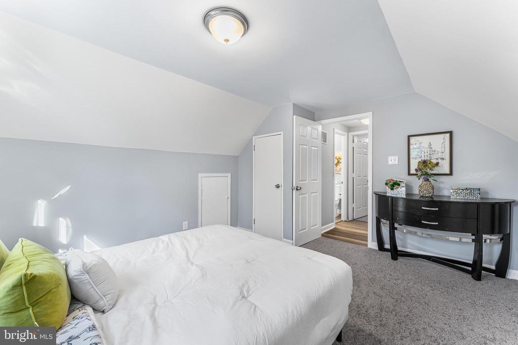 607 BENTON LANE