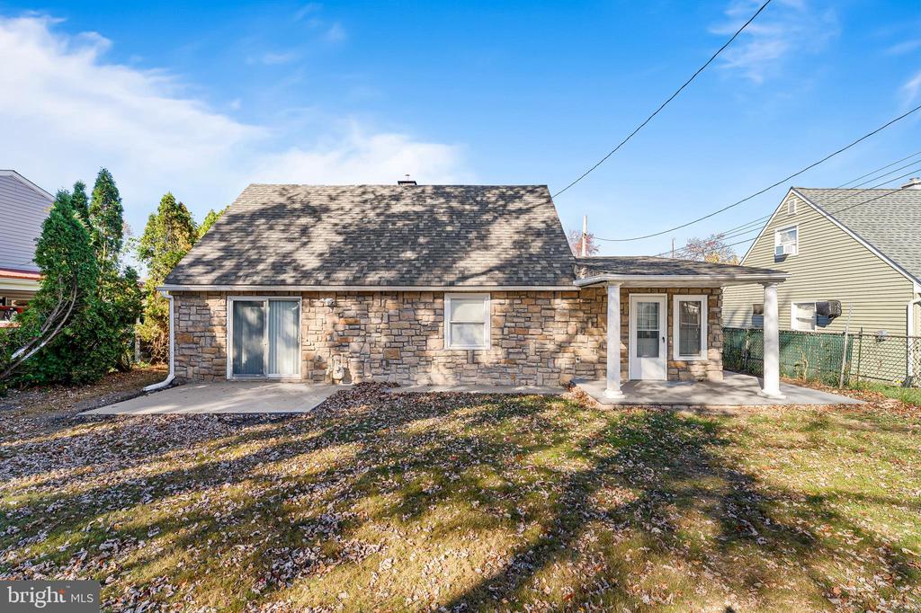 607 BENTON LANE