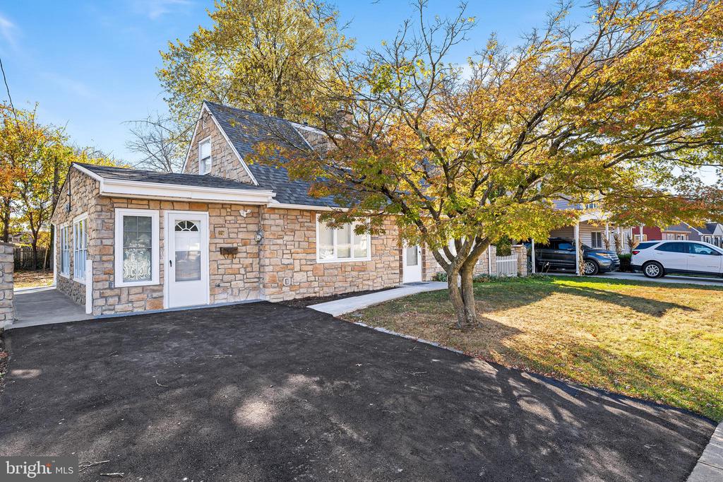607 BENTON LANE
