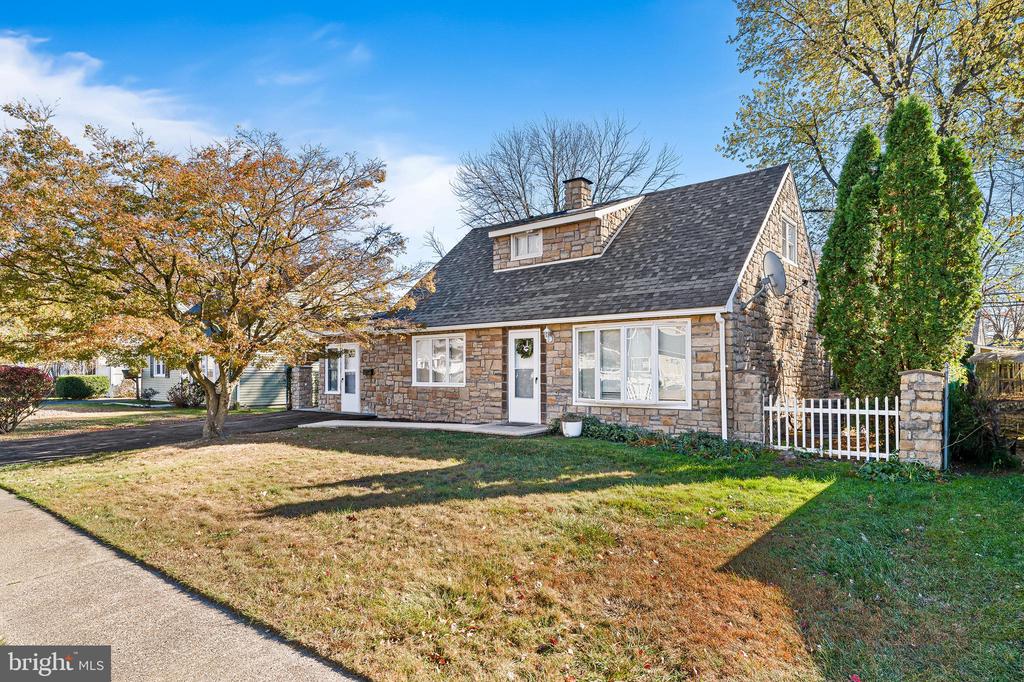 607 BENTON LANE