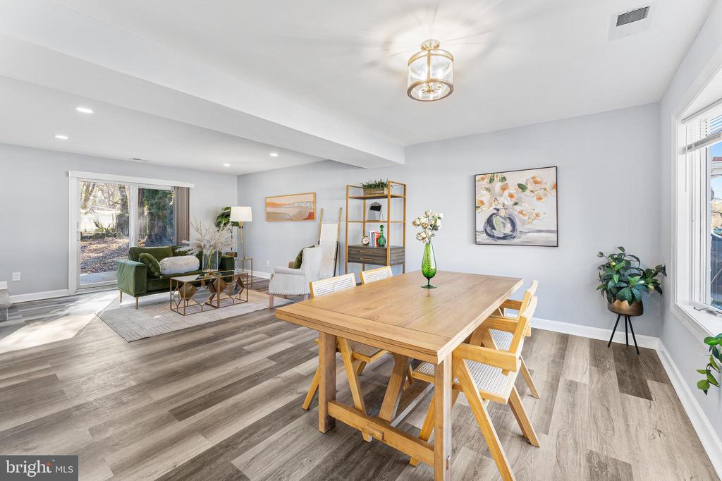 607 BENTON LANE