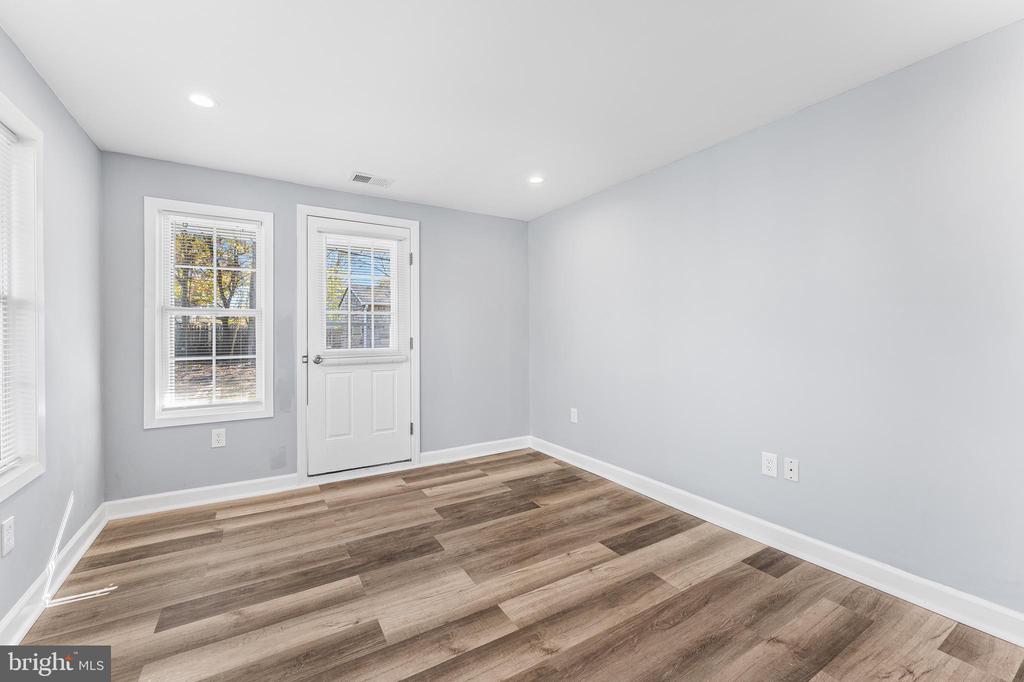 607 BENTON LANE