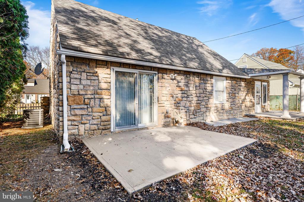 607 BENTON LANE