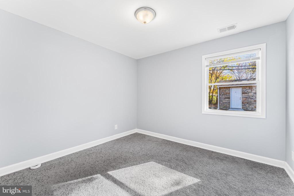 607 BENTON LANE