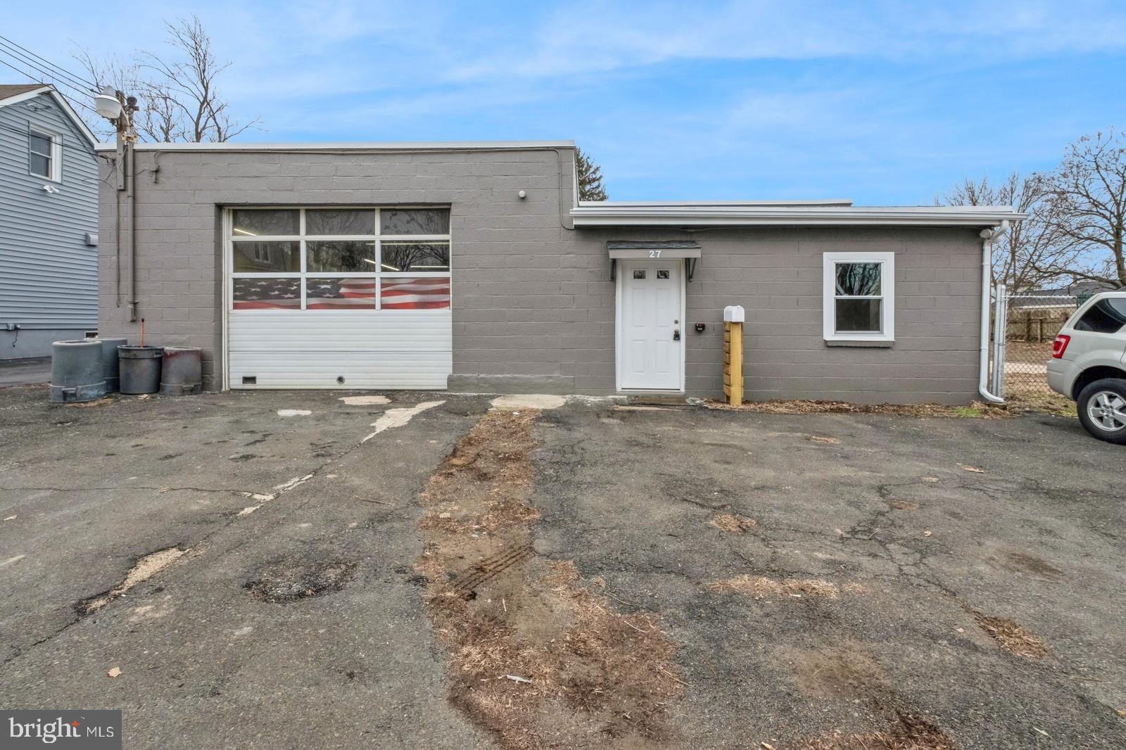 27 Brooks Ave