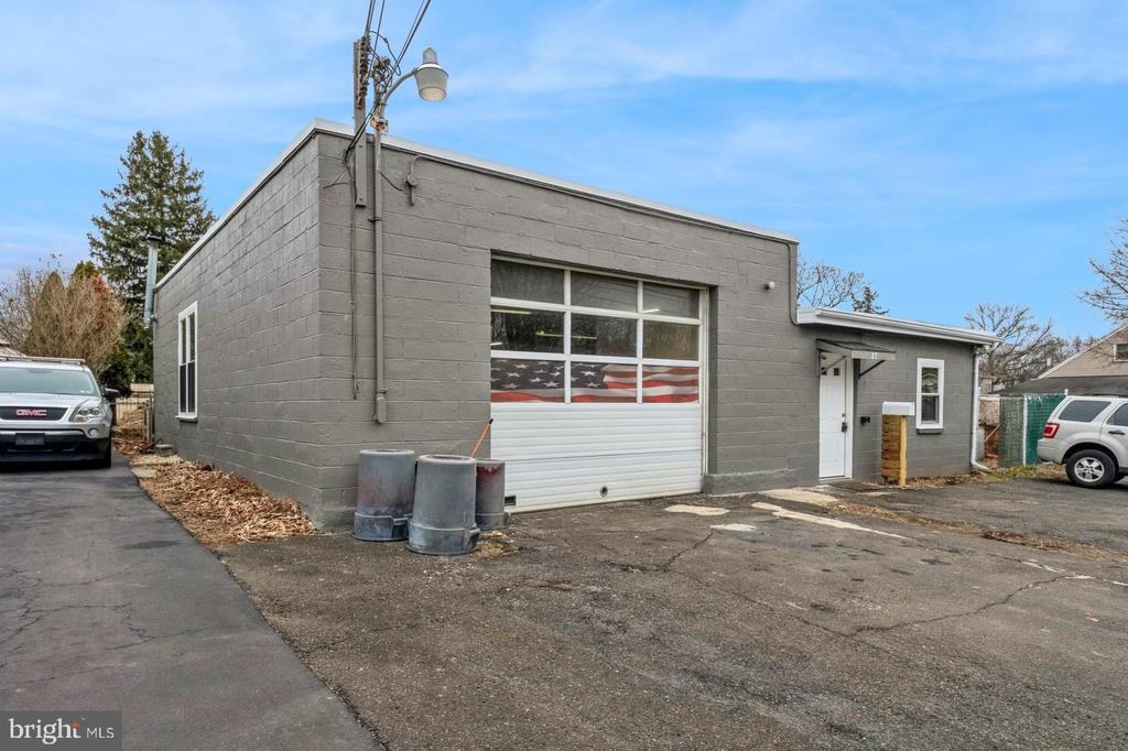 27 Brooks Ave