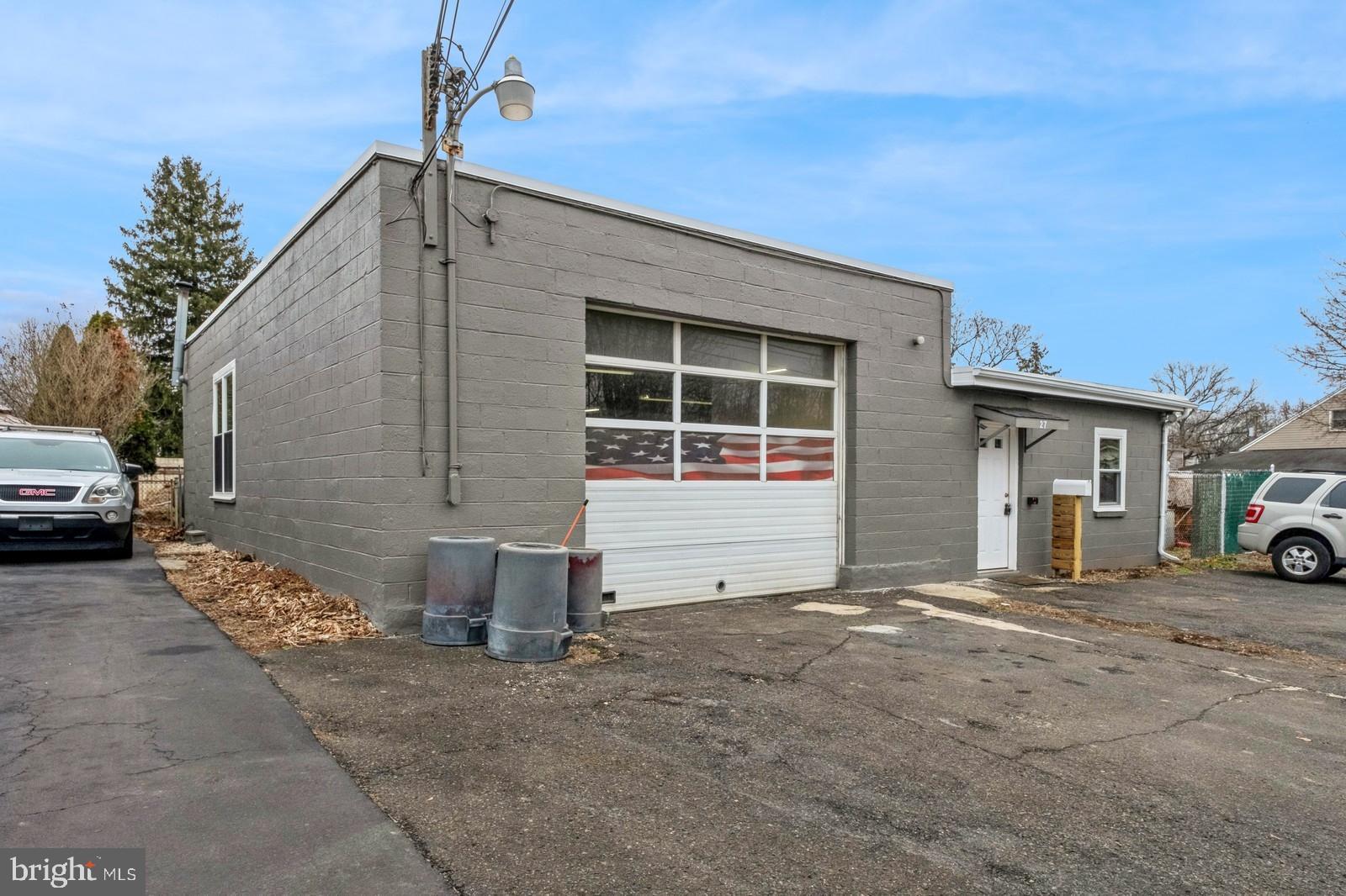 27 Brooks Ave