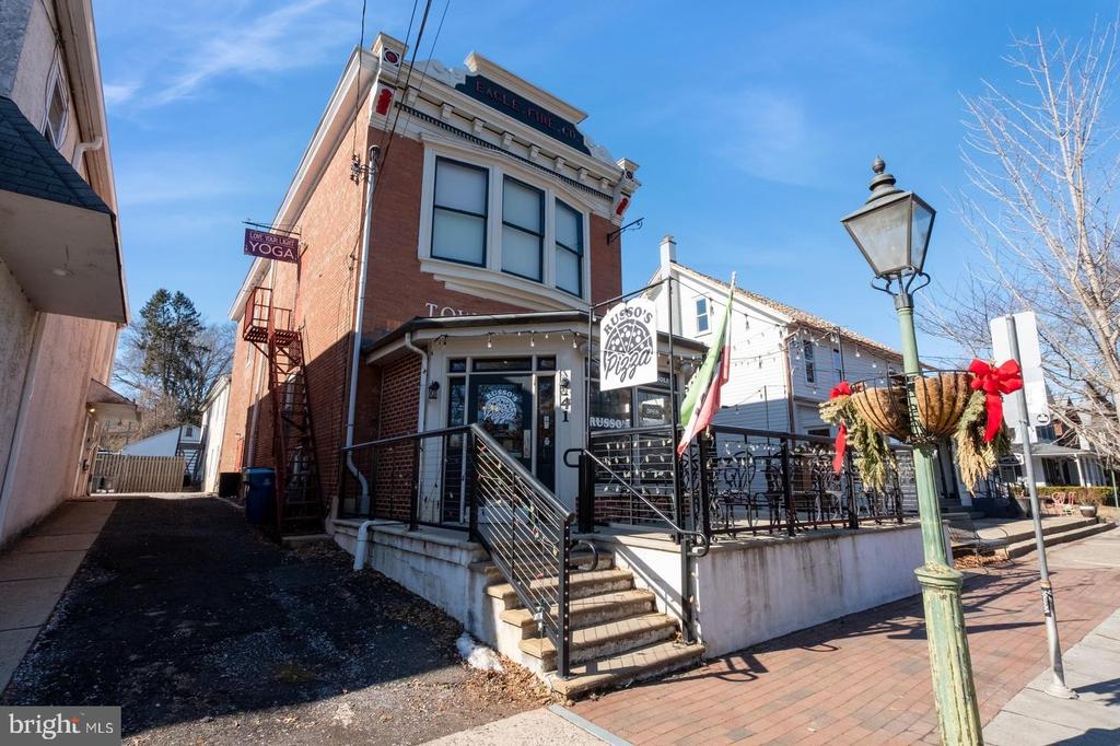 41 N Main St